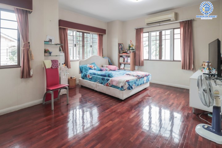 *****บ้านเดี่ยวมือสองนนทบุรี ทำเลโซนเมือง! แบรนด์ แสนสิริ* ม.บุราสิริ สนามบินน้ำ บ้านต่อเติมพร้อมอยู่ บนเนื้อที่ 112 ตร.ว. ฟังก์ชั่น 7 ห้องนอน 7 ห้องน้ำ 4 ที่จอด ภายในกว้างขวางเแบ่งเป็นสัดส่วน แถมฟรี !! เครื่องปรับอากาศ 10 เครื่อง, เครื่องทำน้ำอุ่น 5 เครื่อง บิ้วท์อินท์จัดเต็มทั้งหลัง! บนสุดยอดทำเลทอง ใกล้เซ็นทรัลรัตนาธิเบศร์ และ MRT สายสีม่วง "สถานีแยกนนทบุรี1"